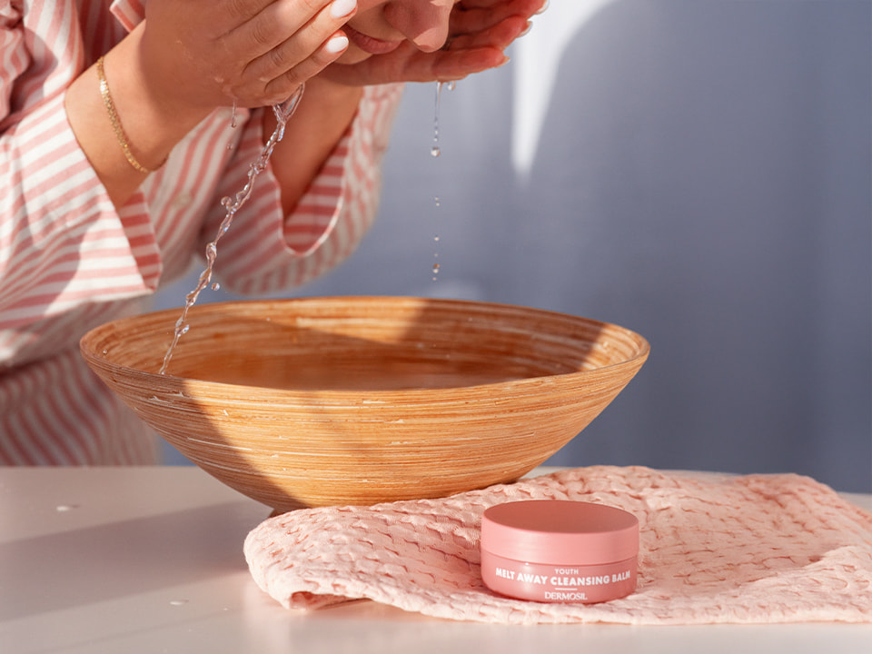 Använd en mild ansiktsrengöring